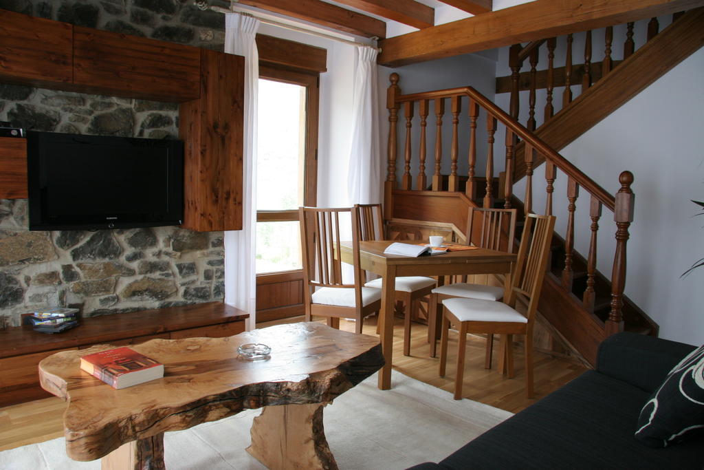 Apartamentos Spa Cantabria Infinita Cillorigo de Liebana Ruang foto